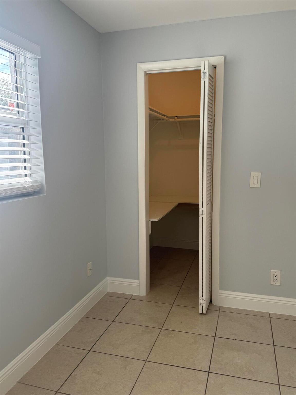 PALM BEACH FARMS CO 7 - Residential Lease