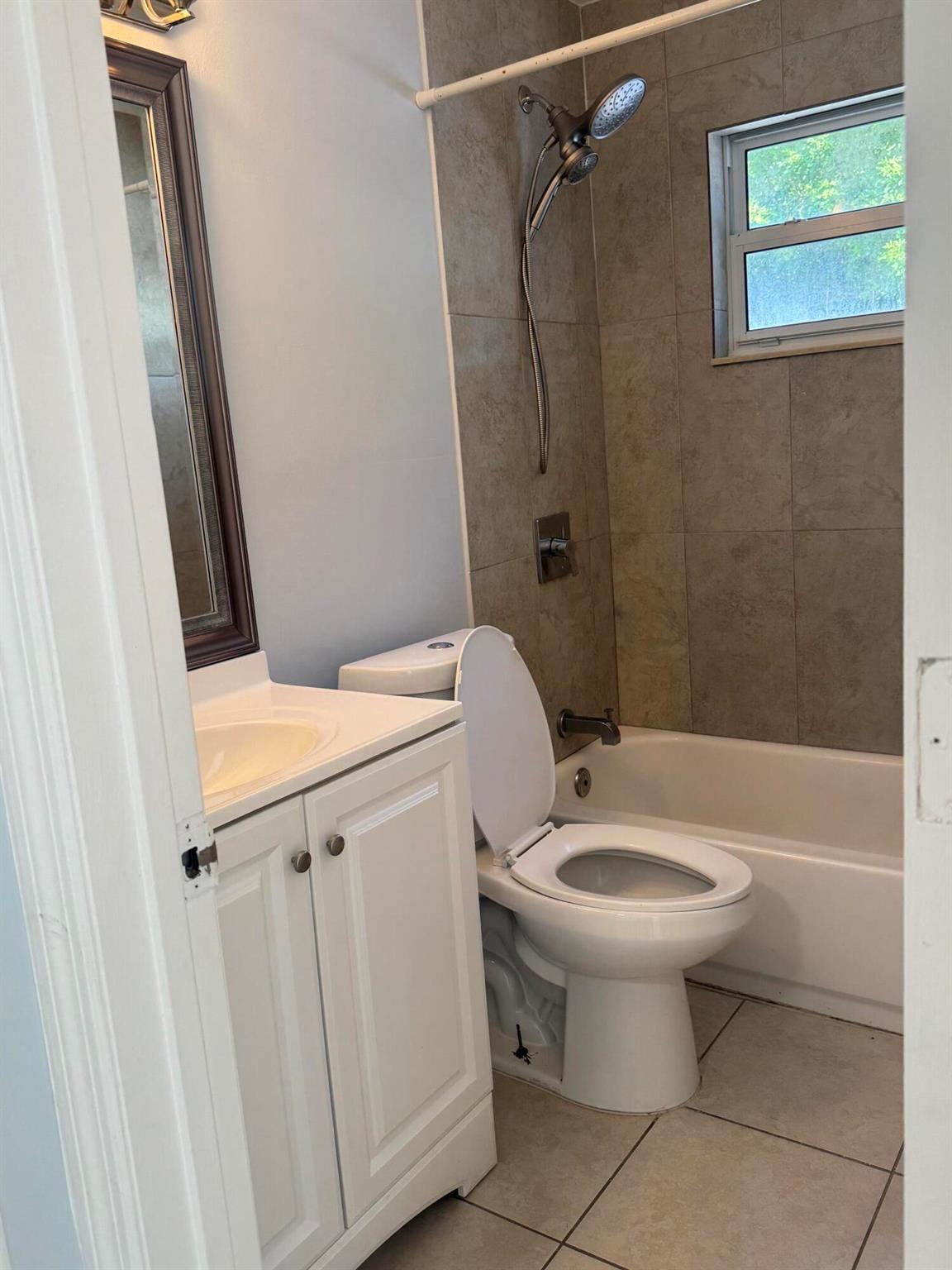 PALM BEACH FARMS CO 7 - Residential Lease