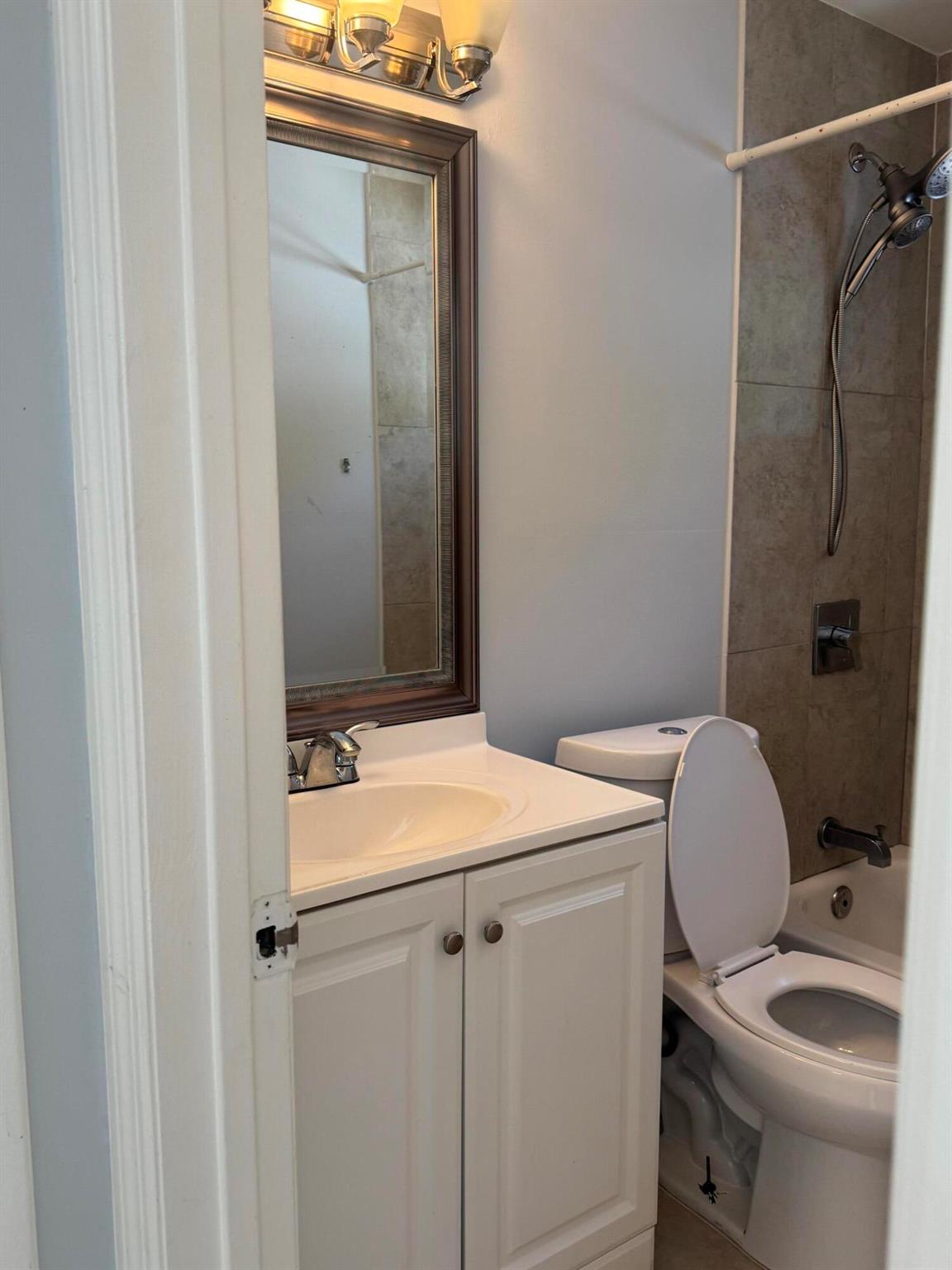 PALM BEACH FARMS CO 7 - Residential Lease