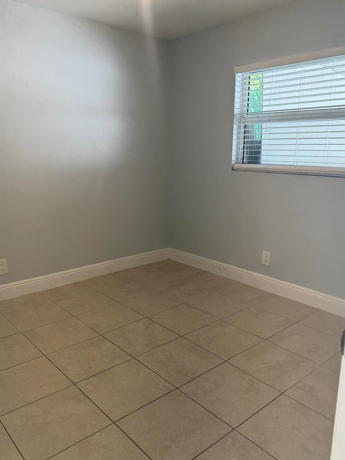 PALM BEACH FARMS CO 7 - Residential Lease