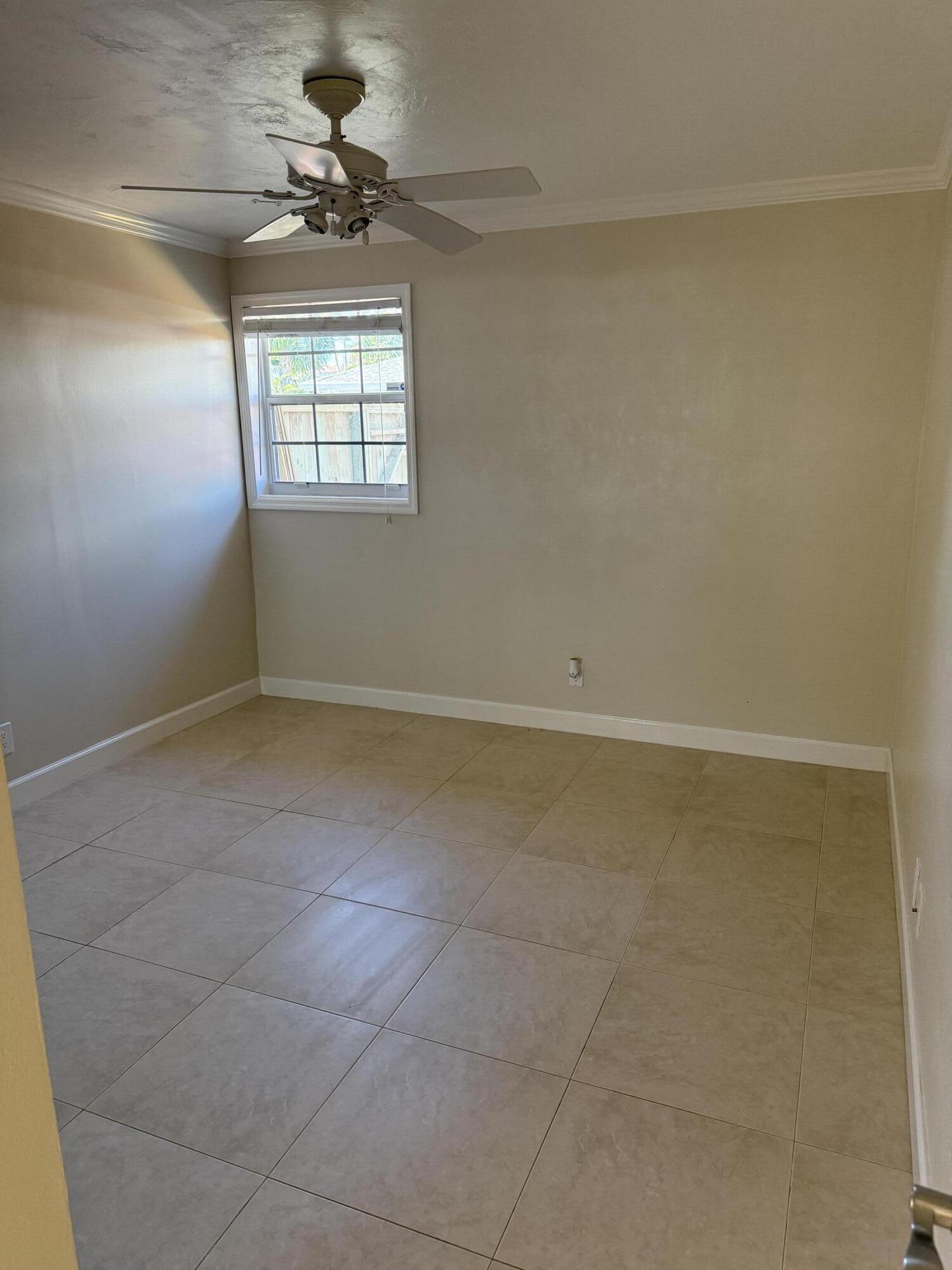 PARADISE PORT - Residential Lease