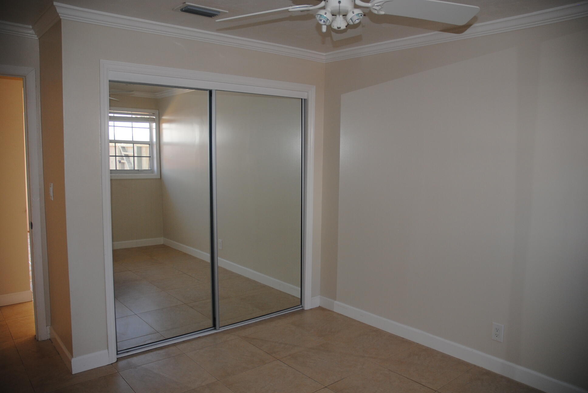 PARADISE PORT - Residential Lease