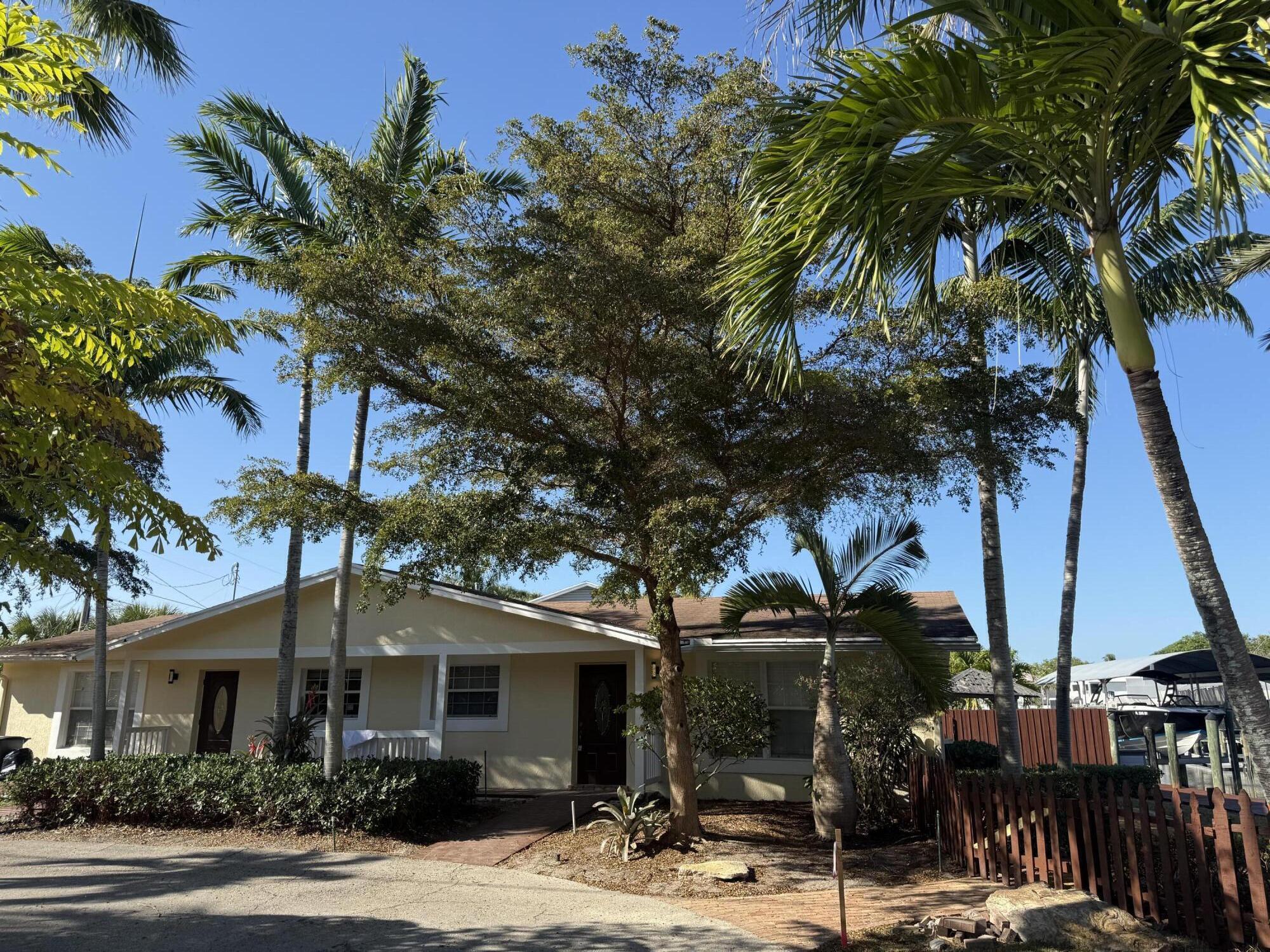 PARADISE PORT - Residential Lease