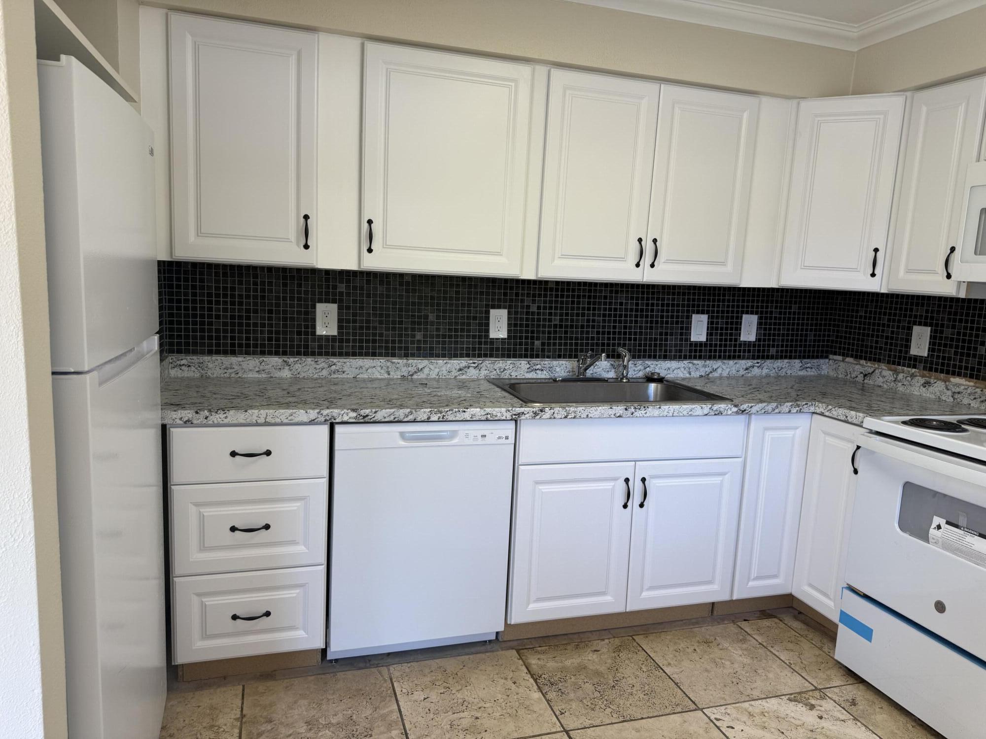 PARADISE PORT - Residential Lease