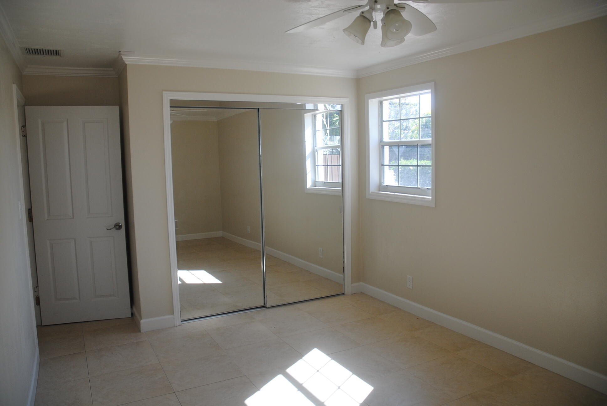 PARADISE PORT - Residential Lease