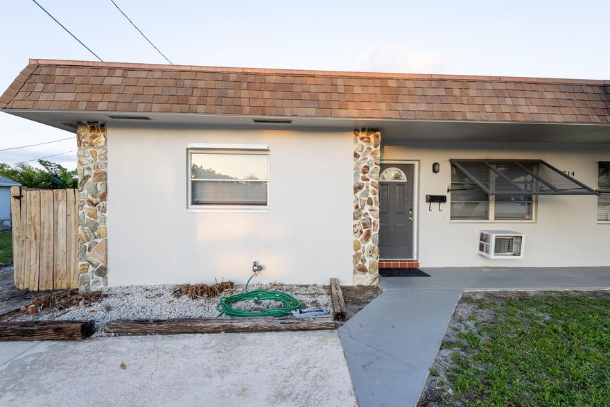 UNFURNISHED ANNUAL, FURNISHED SEASONAL OR ANNUAL!  30 DAY MINIMUM! (See pricing below).  Excellent location! 1.6 miles to the beach. Less than a mile from popular downtown restaurants/bars, Publix supermarket, Chick Fil A, parks, etc.. Only 3.5 miles from the also popular Downtown Lake Worth Beach. Come rent this Spacious 2 Bedroom, 1 Bath DUPLEX for any number of months. Backyard is fenced with a 6 Ft wood privacy fence and has a brick paver patio. Front yard has a nice shade tree and plenty of paved parking. Living room, kitchen, hall and bathroom are all tiled and bedrooms have beautiful flooring. Washer & Dryer. PRICING: $2850 for one month. $2650 per month for 3 to 6 months. $2200 per month for annual furnished or unfurnished. First, Last, Security.