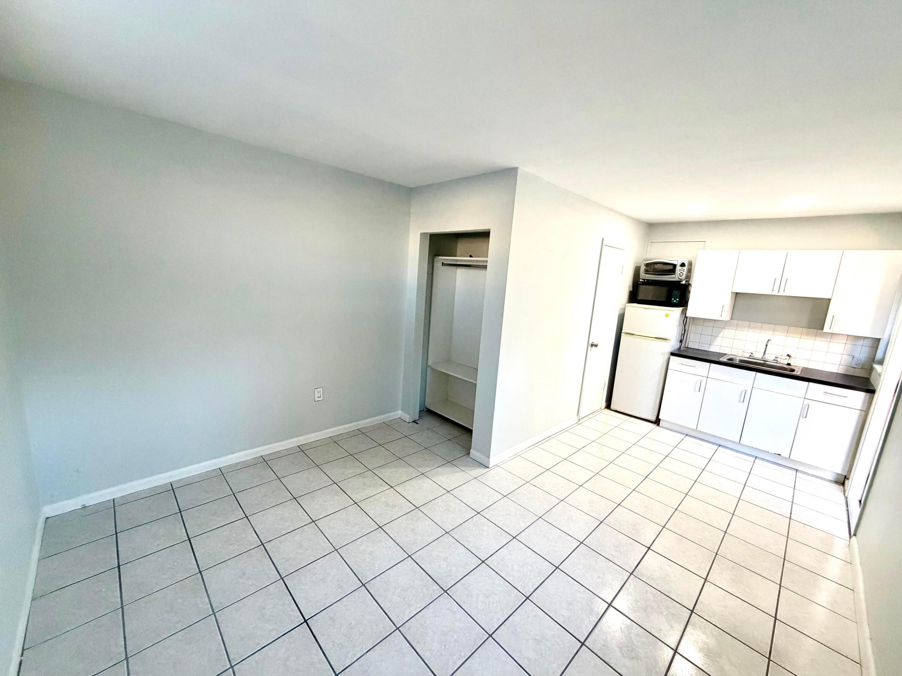 DIANE MANOR - Residential Lease