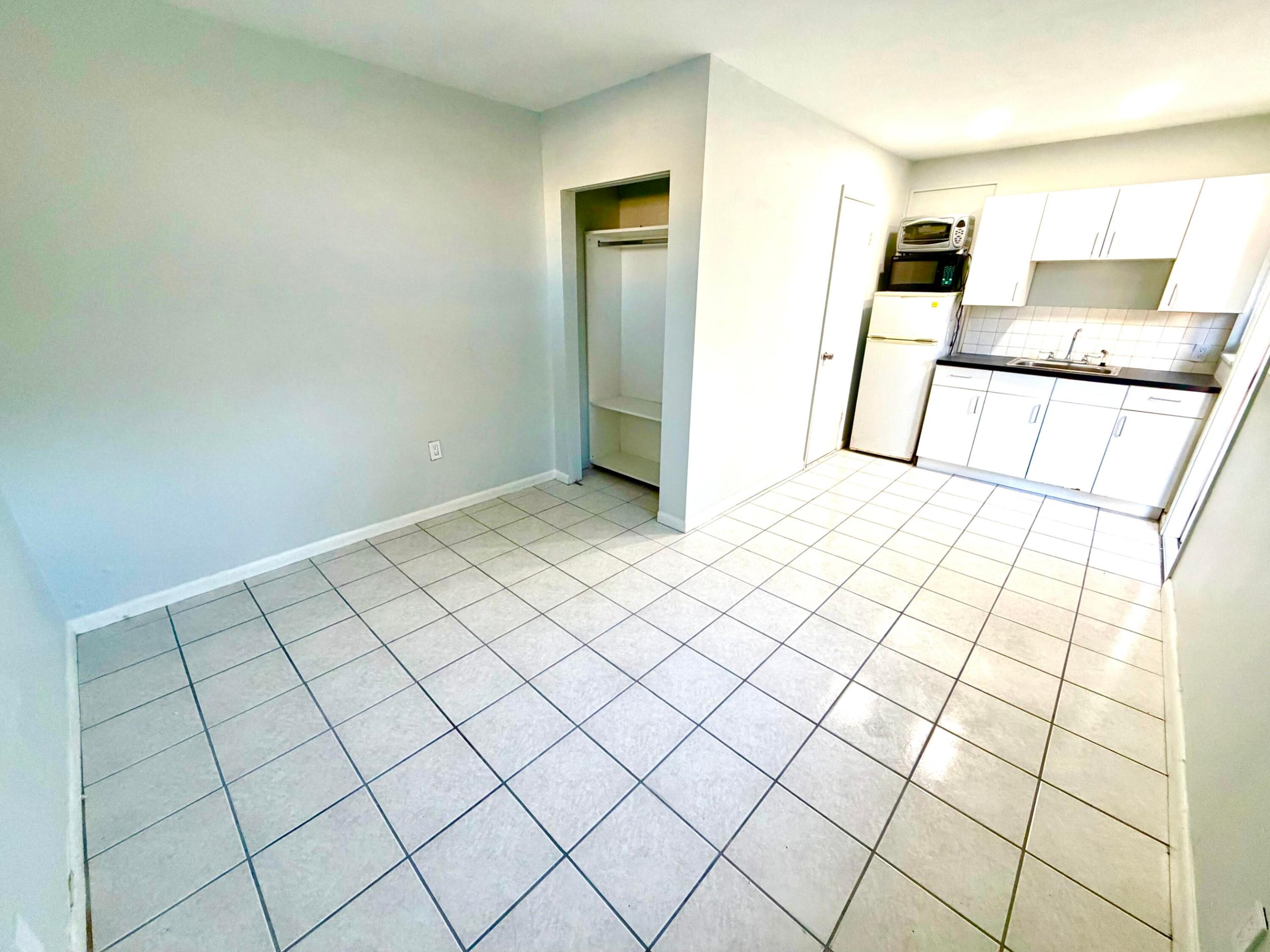 DIANE MANOR - Residential Lease