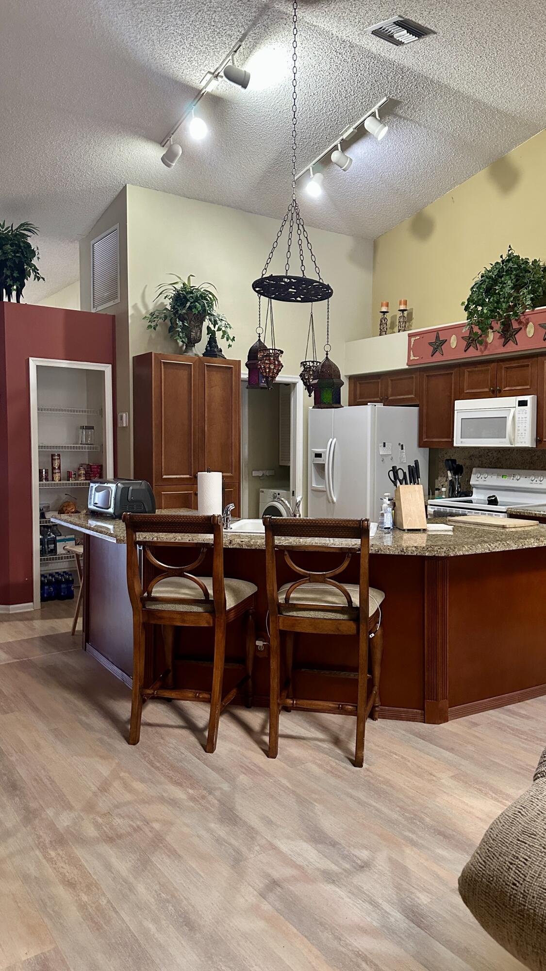 CRESTWOOD UNIT 1 PL 2 - Residential Lease