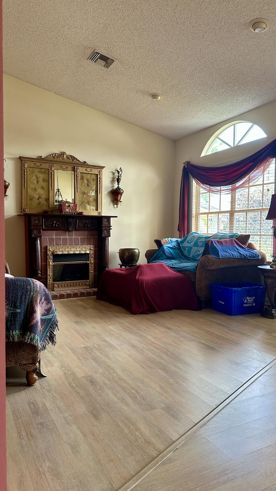 CRESTWOOD UNIT 1 PL 2 - Residential Lease