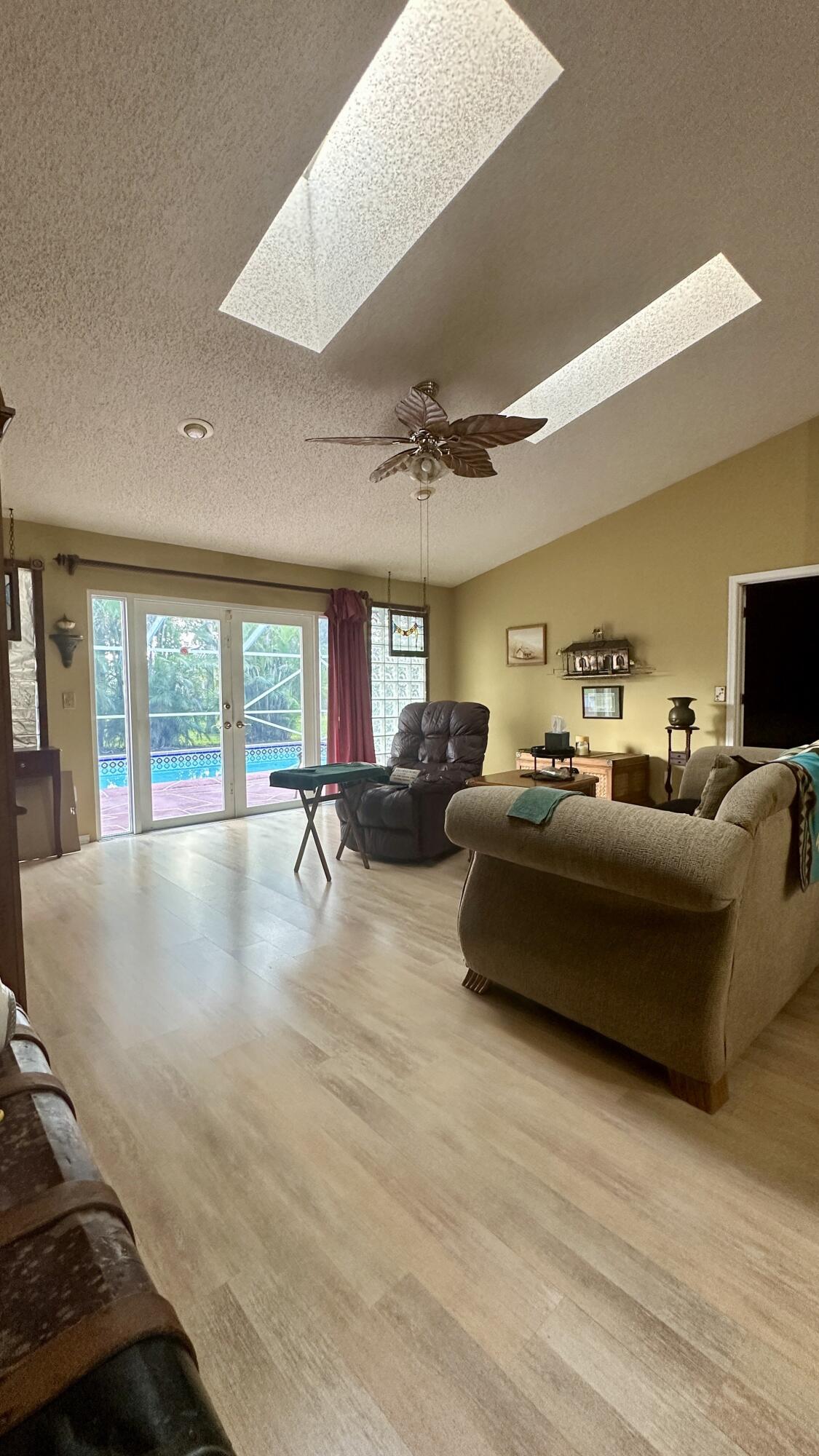 CRESTWOOD UNIT 1 PL 2 - Residential Lease