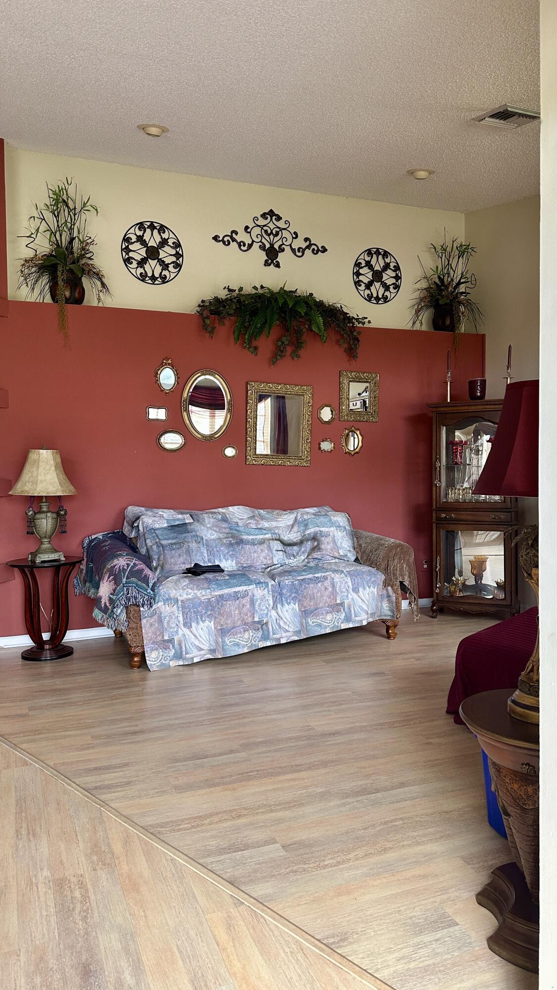 CRESTWOOD UNIT 1 PL 2 - Residential Lease