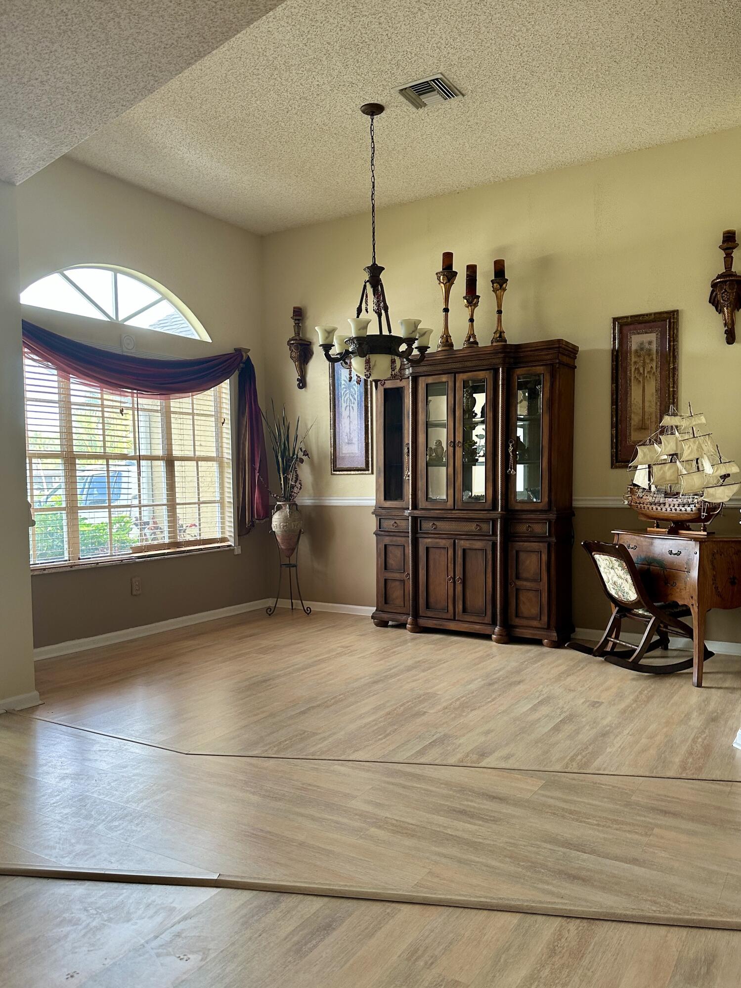 CRESTWOOD UNIT 1 PL 2 - Residential Lease