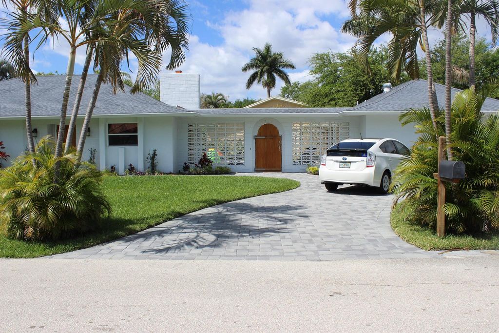 Photo of 11381 Avery Road, Palm Beach Gardens, FL 33410 (MLS # R10900015)