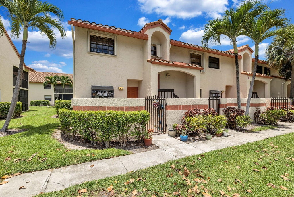 Photo of 305 CONGRESSIONAL Way, Deerfield Beach, FL 33442 (MLS # B26070079)