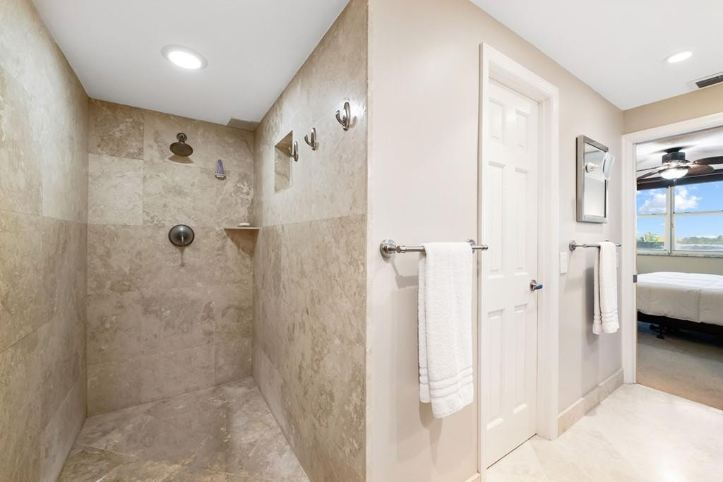 BAYSHORE TOWERS - Residential