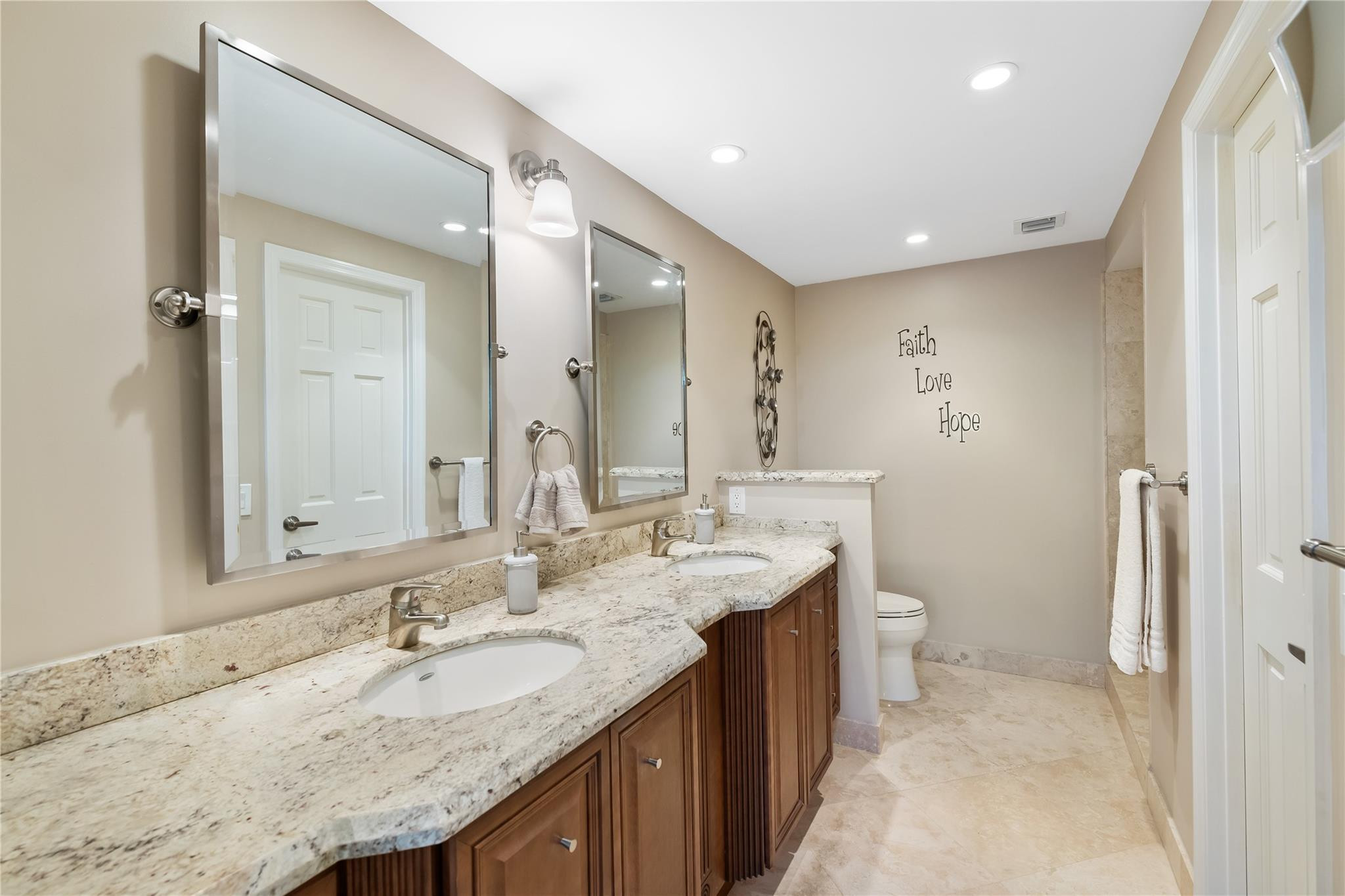 BAYSHORE TOWERS - Residential