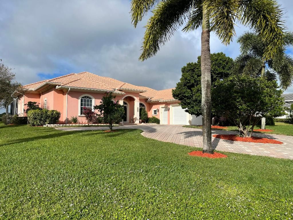 Photo of 1256 SW Squire Johns Lane, Palm City, FL 34990 (MLS # R10937081)