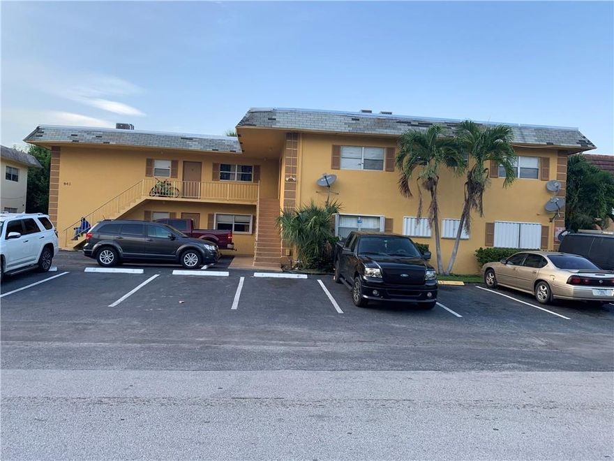 This is a beautiful, bright, clean and spacious 2 bedroom 2 bathroom condo with screened patio. Kitchen and bathrooms recently updated. No rental restrictions so unit can be rented right away so its perfect for 1st time homebuyer or investor. Close to highways, walking distance to shopping and bus routes.