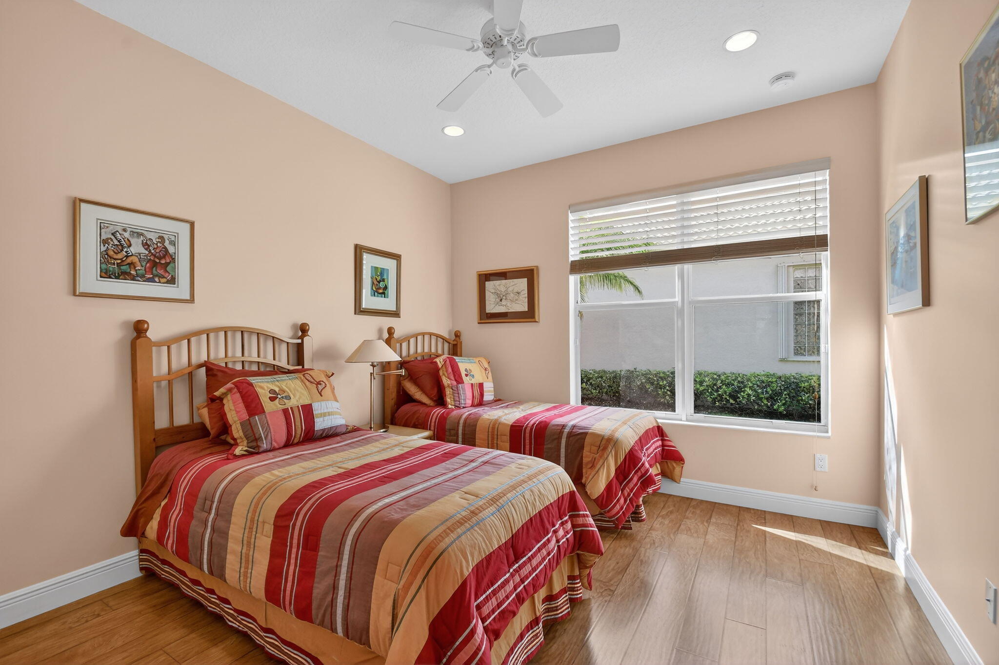 VALENCIA PALMS 1 - Residential