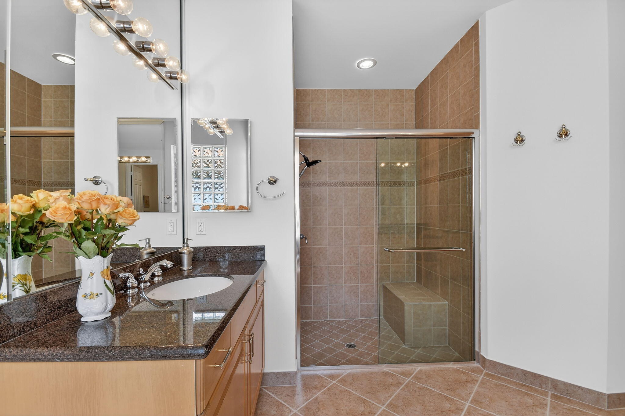 VALENCIA PALMS 1 - Residential