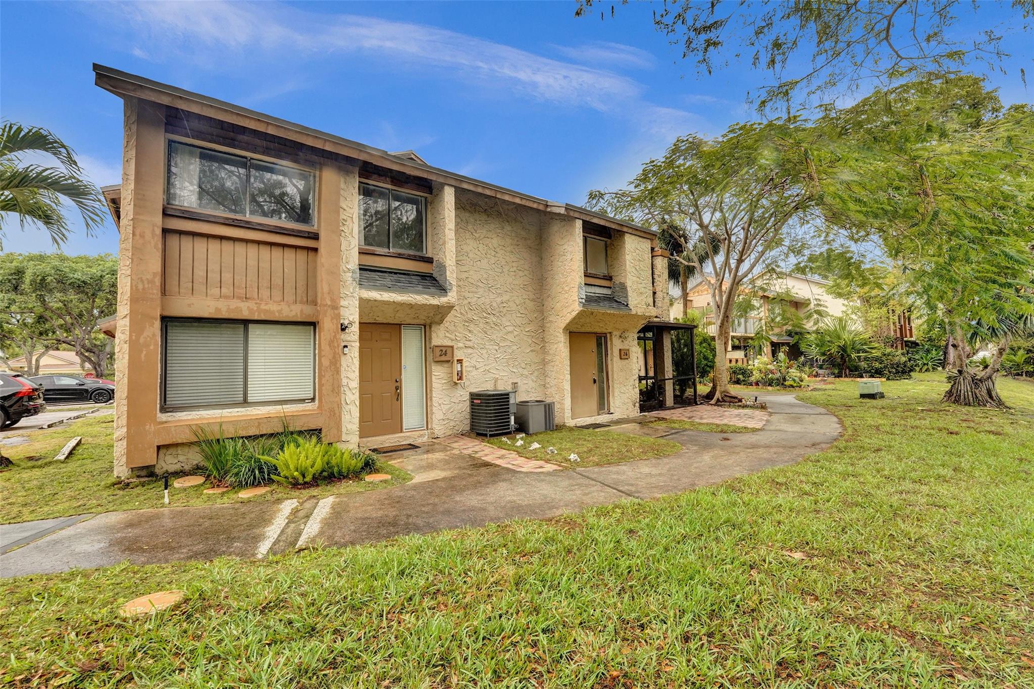 Townhouse/condo unit located in the quiet community of Wimbledon at Jacaranda in Central Plantation. Three bedrooms, two full bathrooms, with full size washer and dryer, and some upgrades. Open concept in living area with lots of natural light. Second floor unit with first floor entry with foyer and interior stairs. New roof, paint and carpet. Screen balcony with canal view.