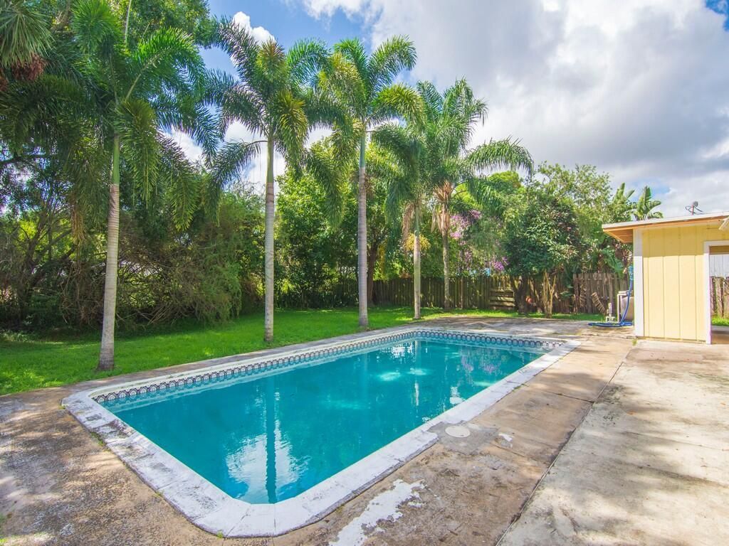 Photo of 444 SE Crosspoint Drive, Port Saint Lucie, FL 34983 (MLS # R11017592)