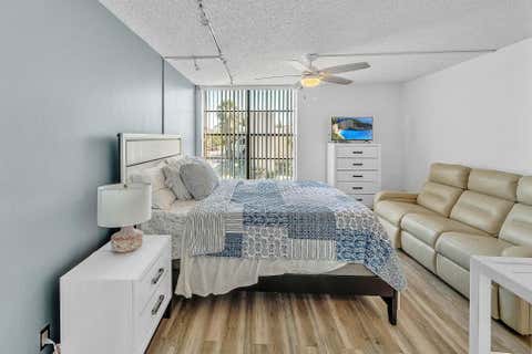 Tiny photo for 17 Royal Palm Way #3010, Boca Raton, FL 33432 (MLS # B26030466)