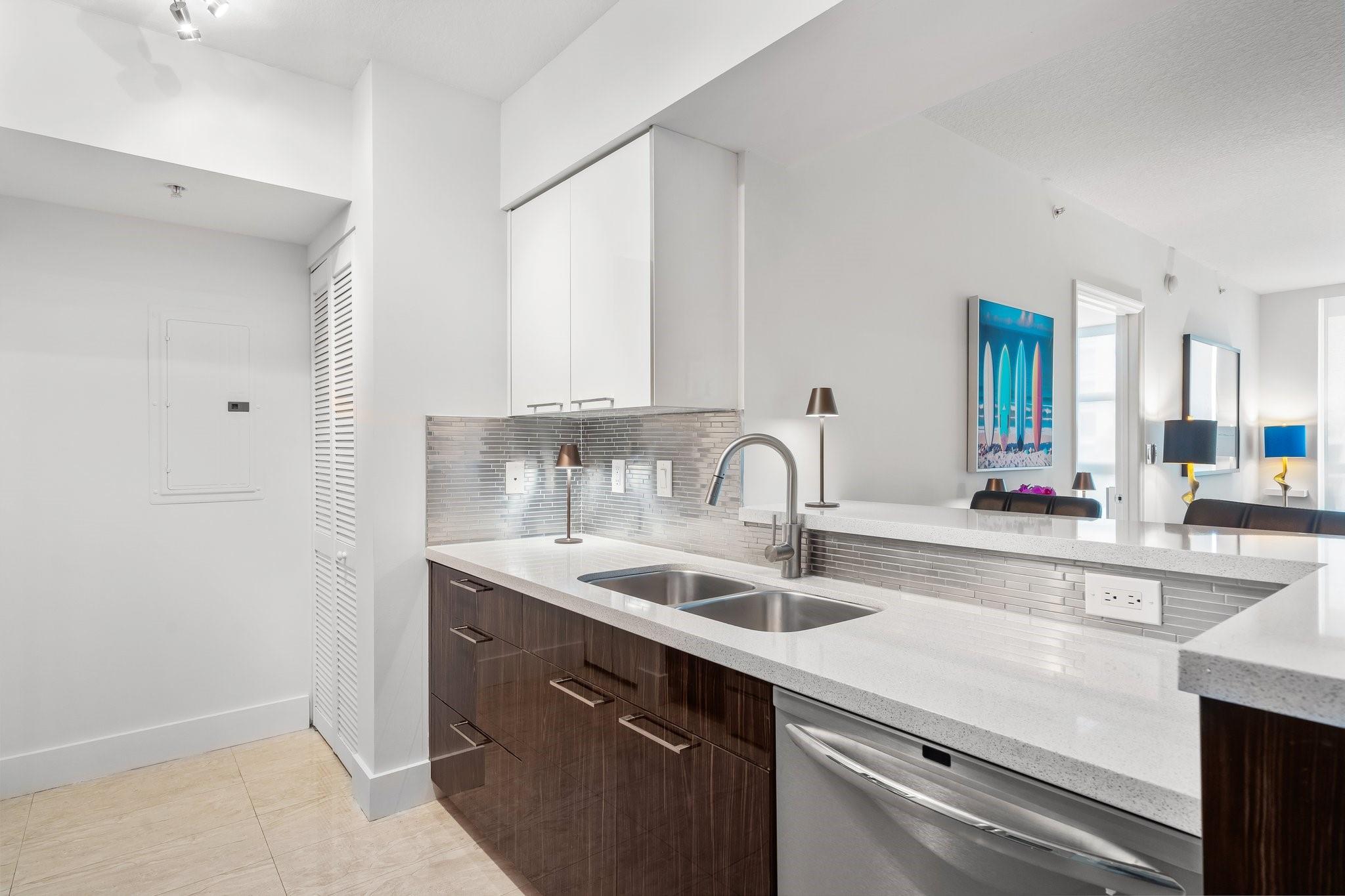 347 N New River Dr 602