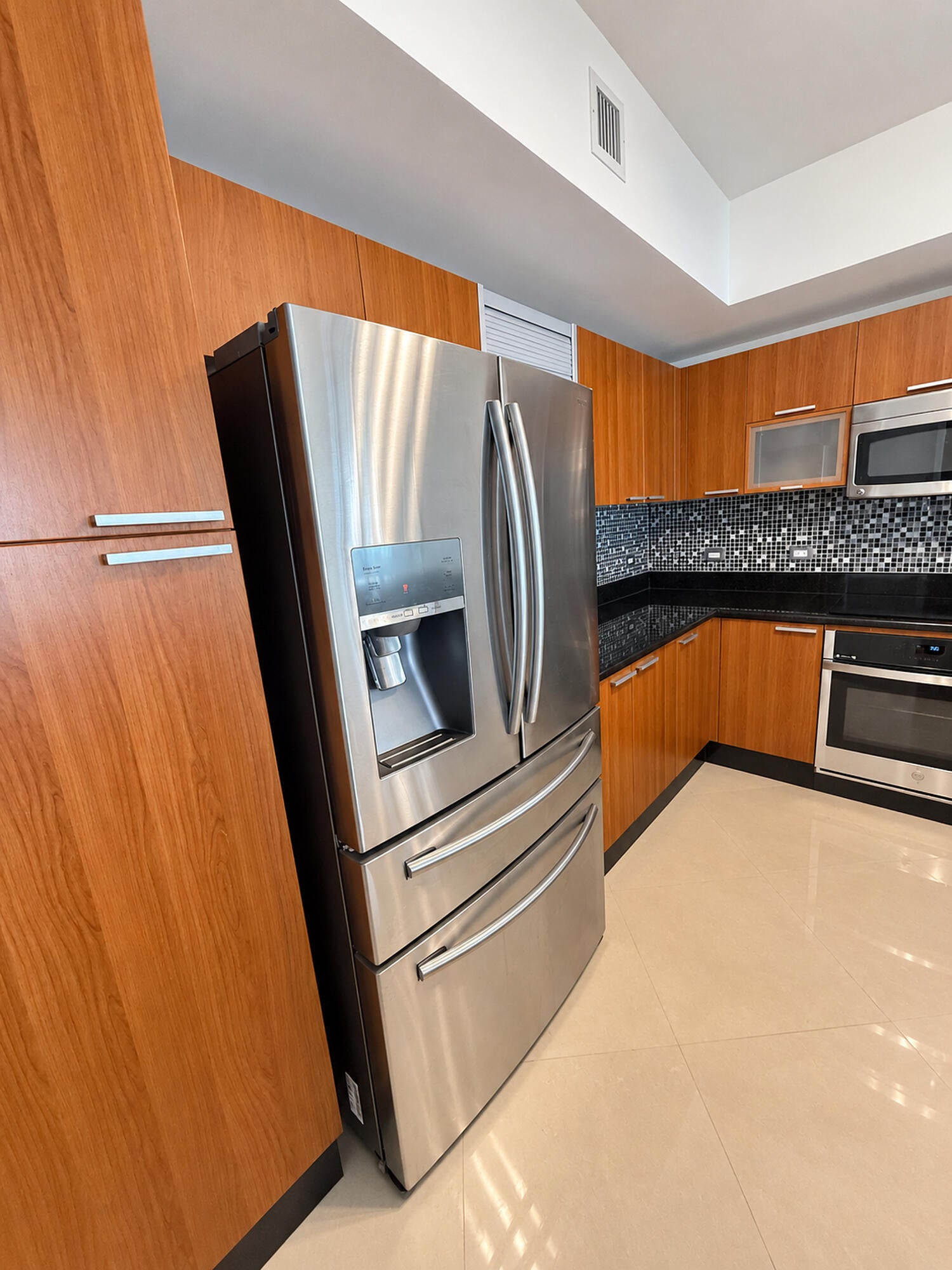 2640 LAKE SHORE Drive 1711