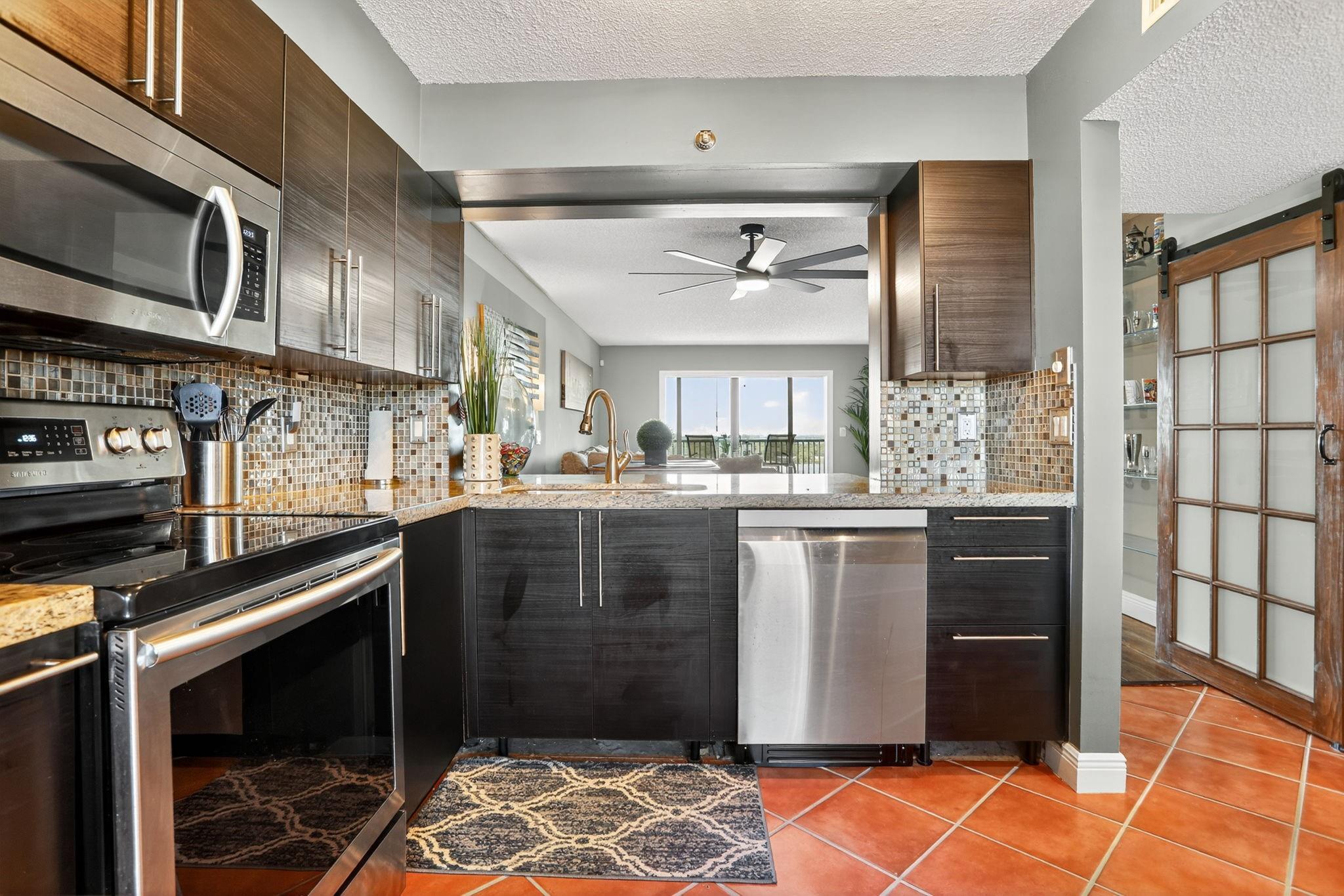 2202 S Cypress Bend Dr 906