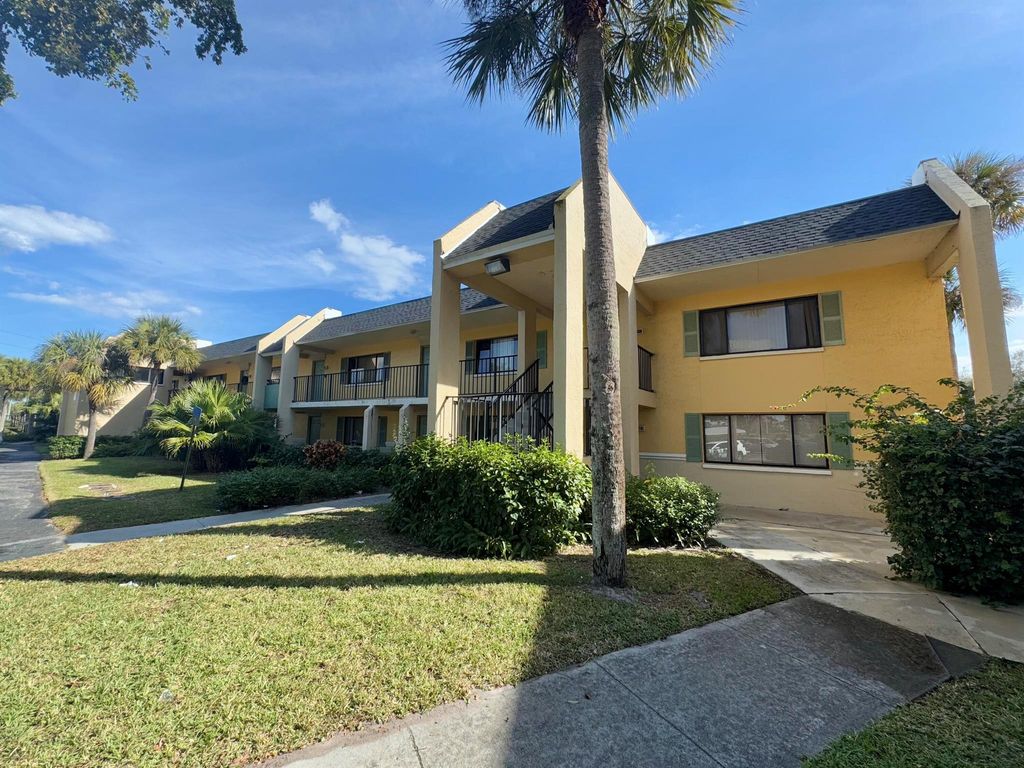 Photo of 710 Meadows Circle, Boynton Beach, FL 33436 (MLS # R11079879)