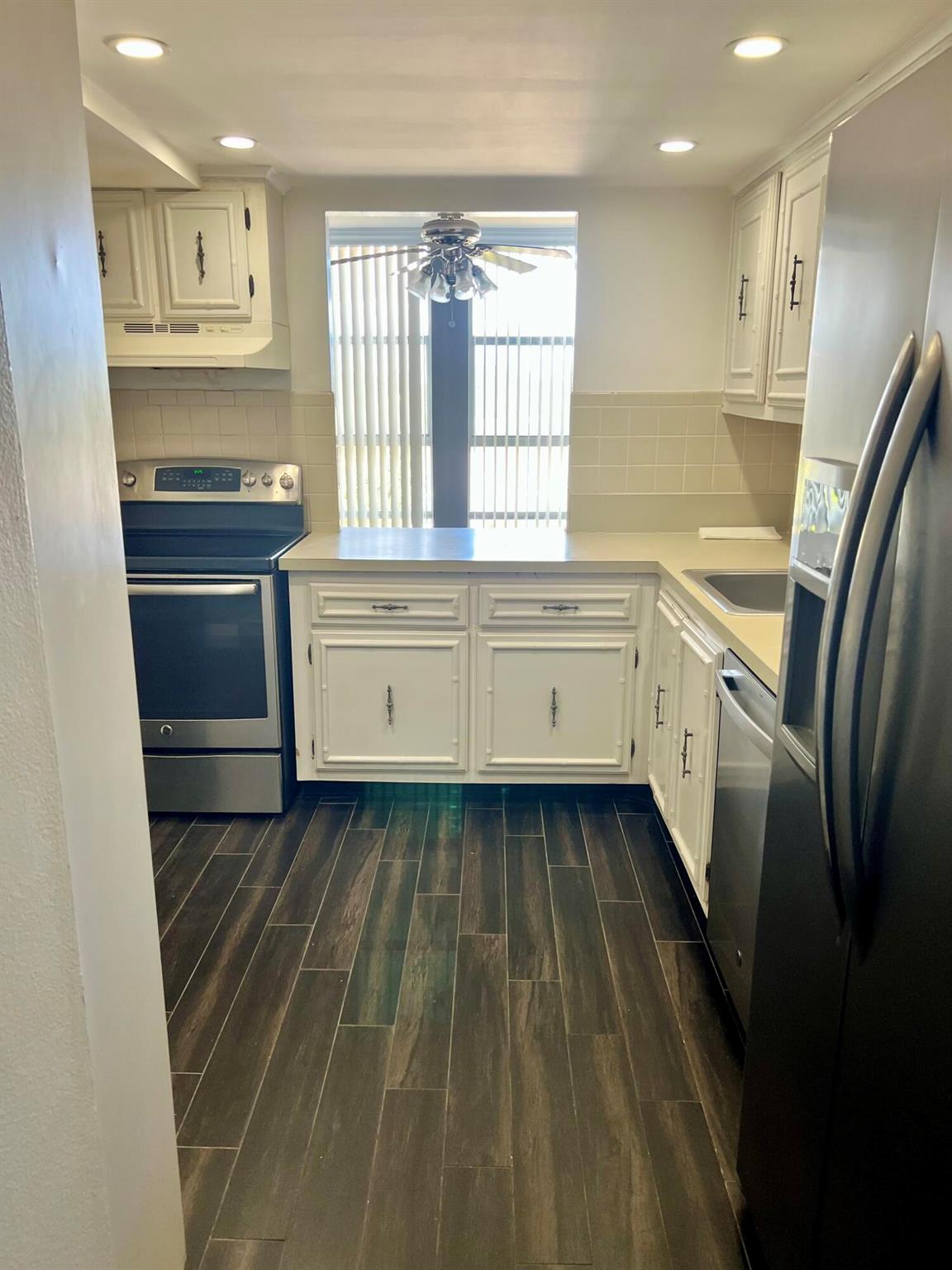 DESOTO PARK NORTH CONDO - Residential Lease