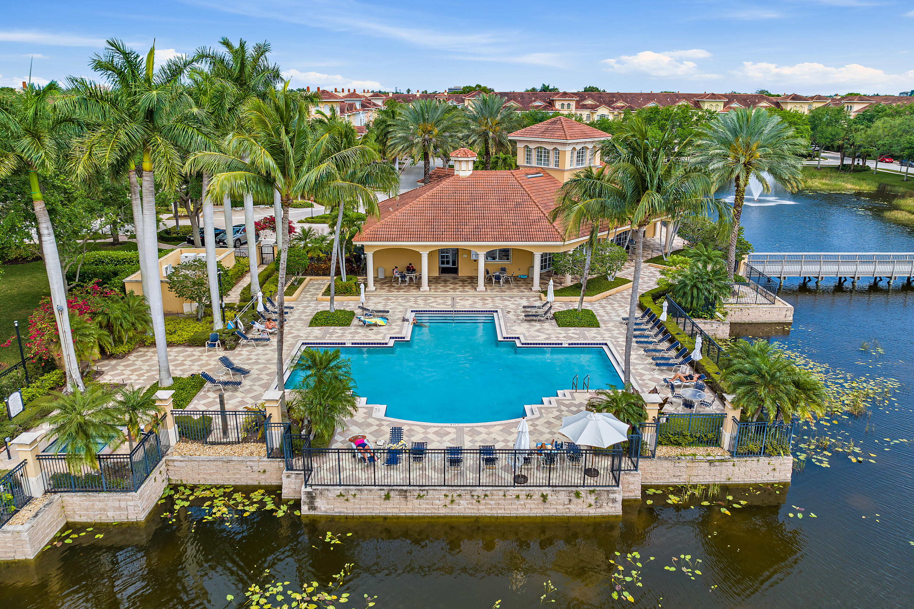 HARBOUR OAKS - Residential