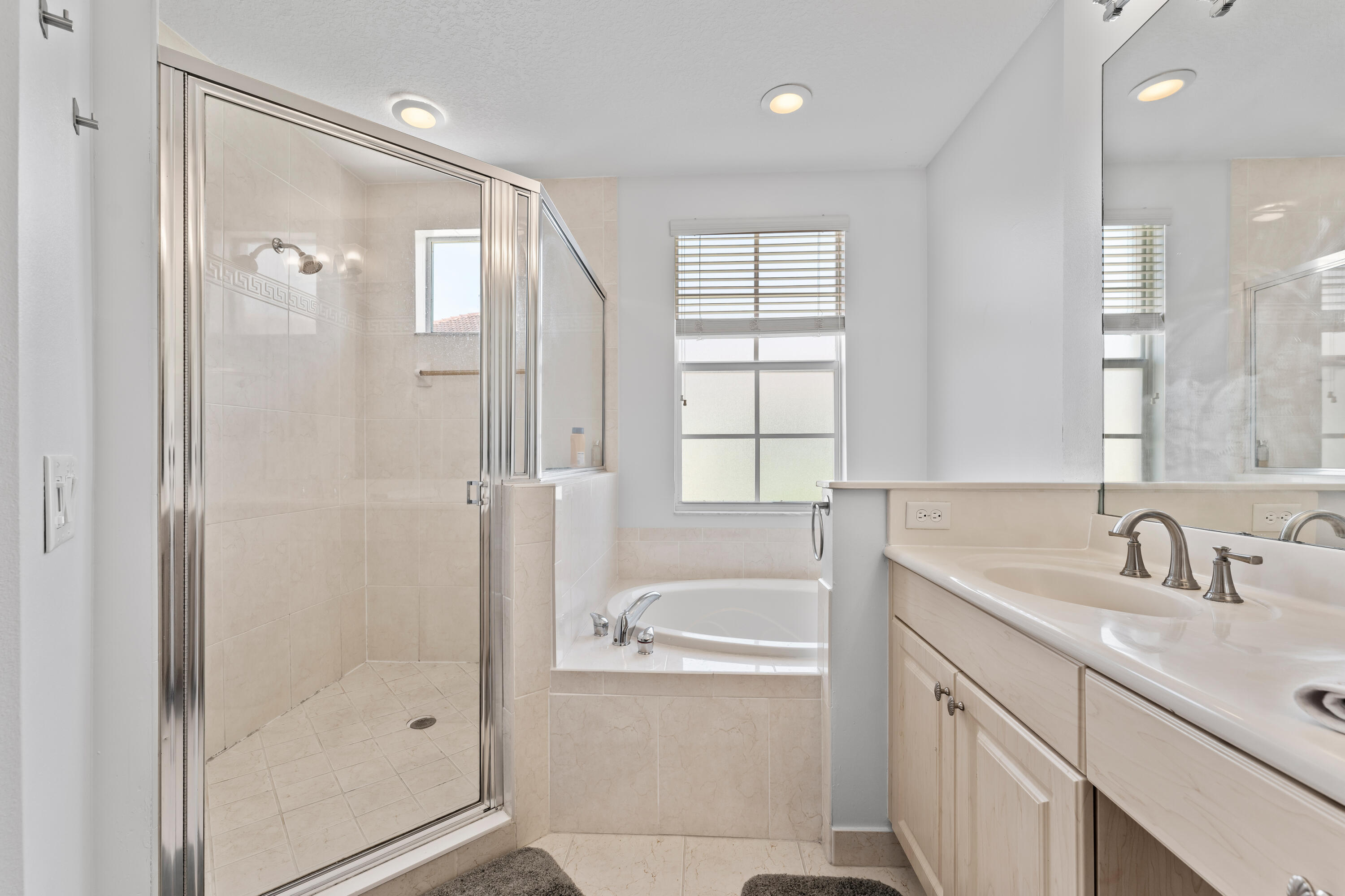 HARBOUR OAKS - Residential