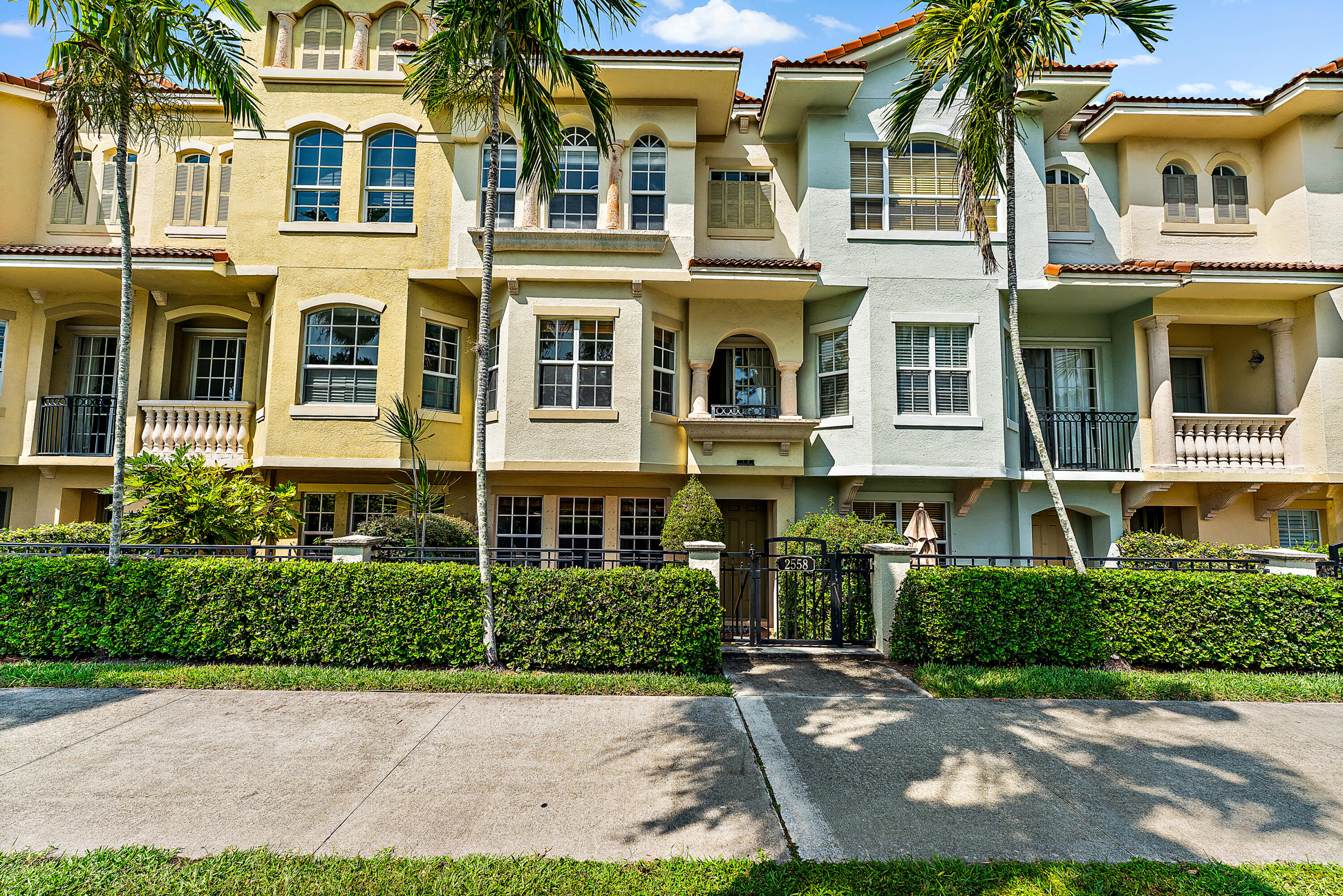 HARBOUR OAKS - Residential