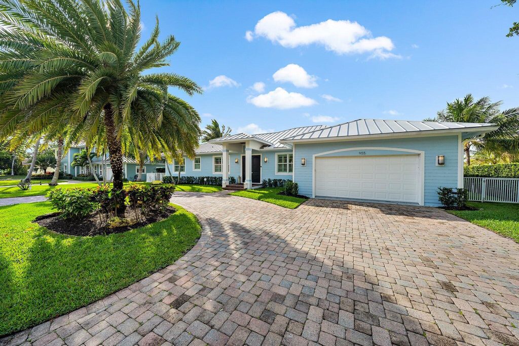 Photo of 955 Pompano Drive, Jupiter, FL 33458 (MLS # R10944536)