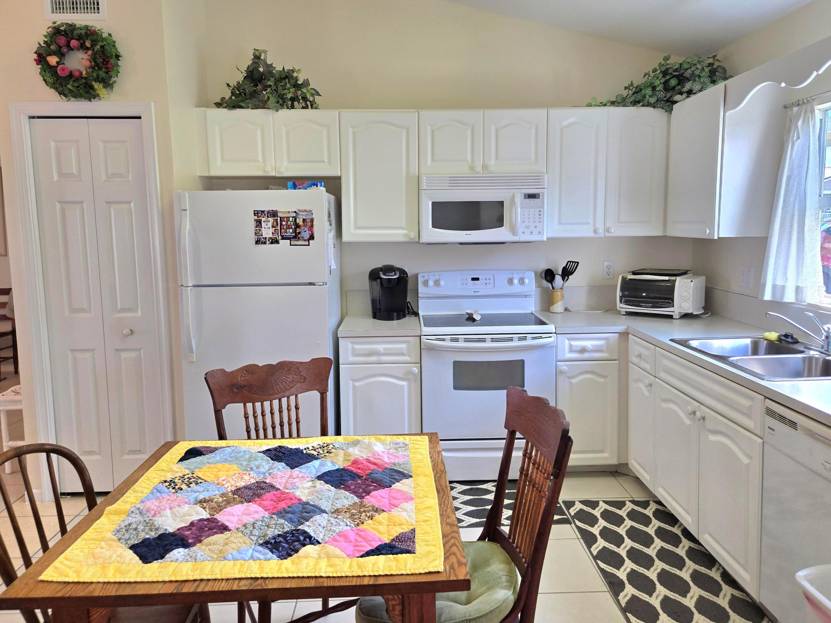 PALM VILLAGE RANCH - Residential