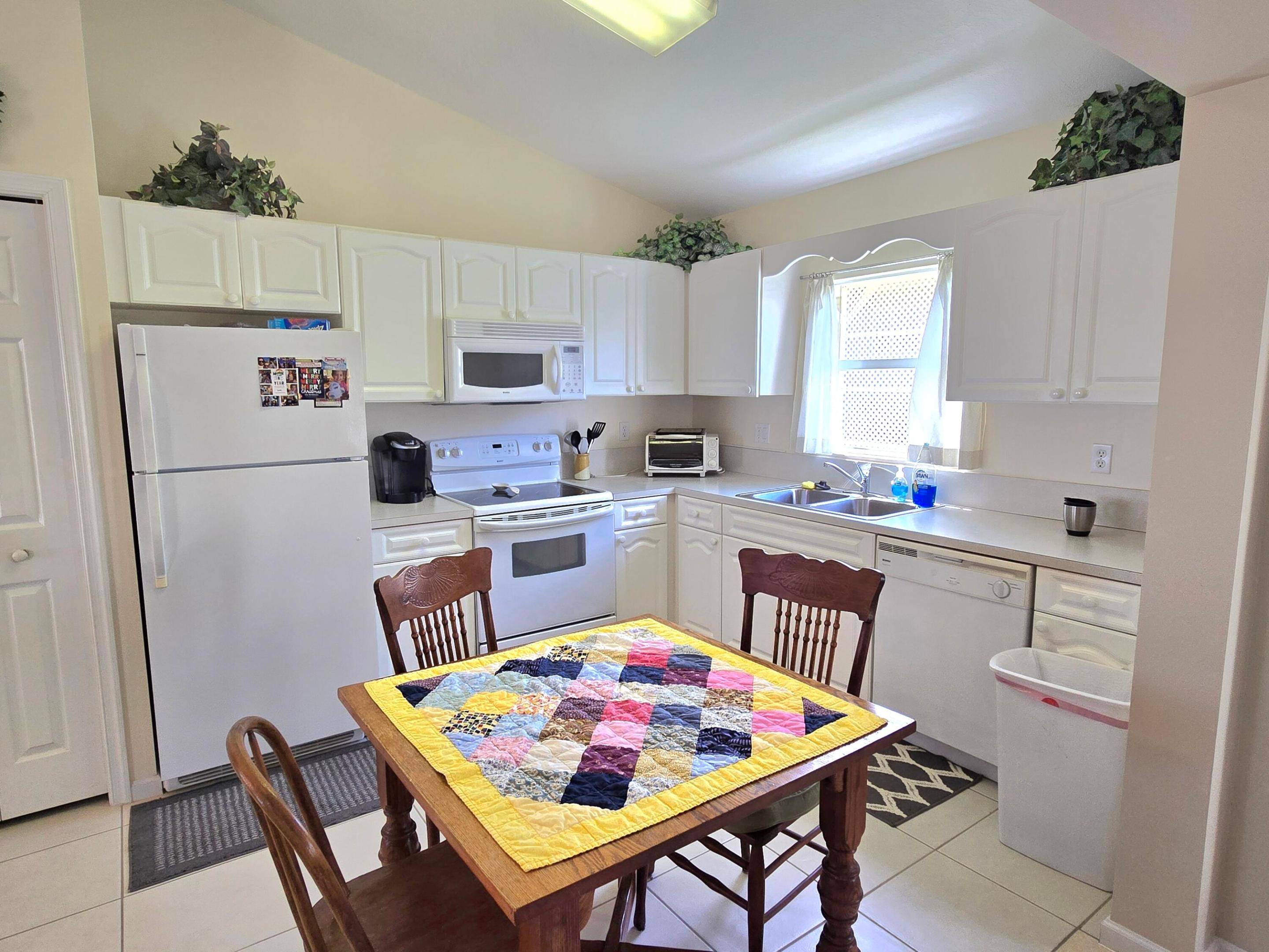 PALM VILLAGE RANCH - Residential