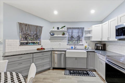 Tiny photo for 970 SW 111th Way, Davie, FL 33324 (MLS # B26037080)