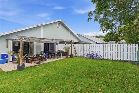 Tiny photo for 970 SW 111th Way, Davie, FL 33324 (MLS # B26037080)