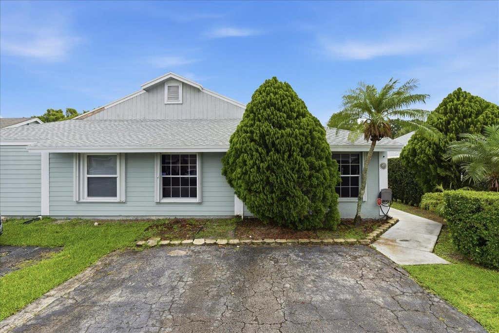 Photo of 970 SW 111th Way, Davie, FL 33324 (MLS # B26037080)