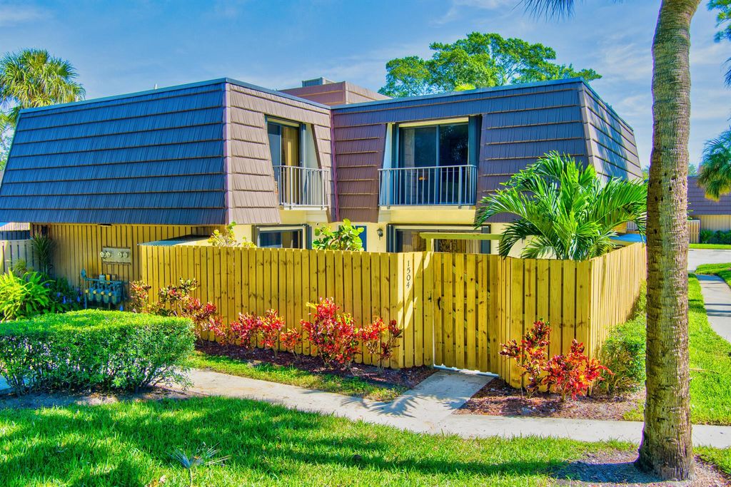 Photo of 1504 15th Court, Palm Beach Gardens, FL 33410 (MLS # R10930446)