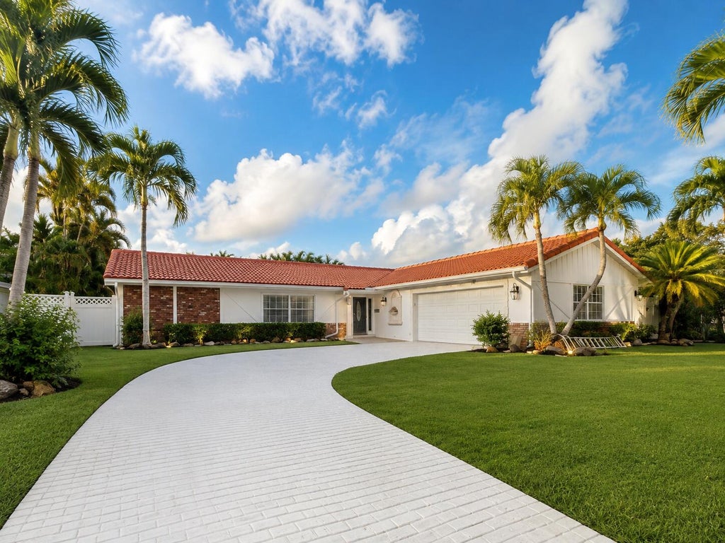 Photo of 10873 MAGNOLIA Street, Palm Beach Gardens, FL 33418 (MLS # B26073012)