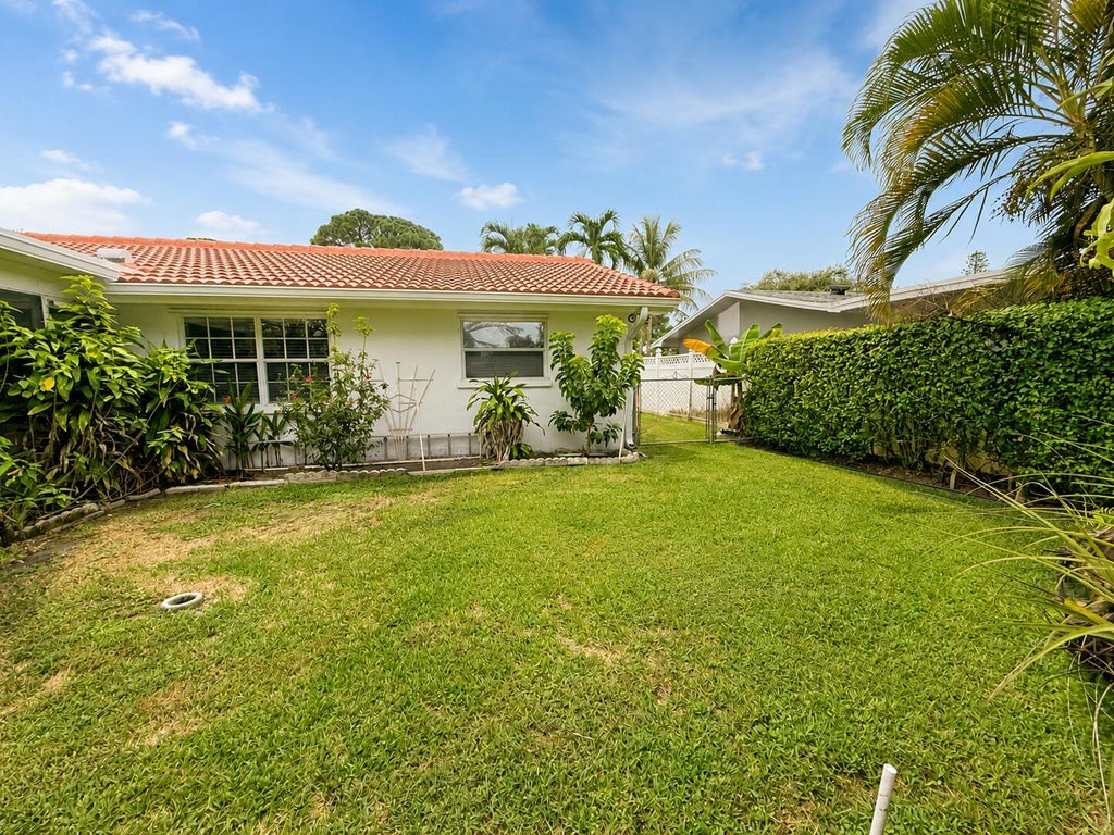 Photo of 10873 MAGNOLIA Street, Palm Beach Gardens, FL 33418 (MLS # B26073012)