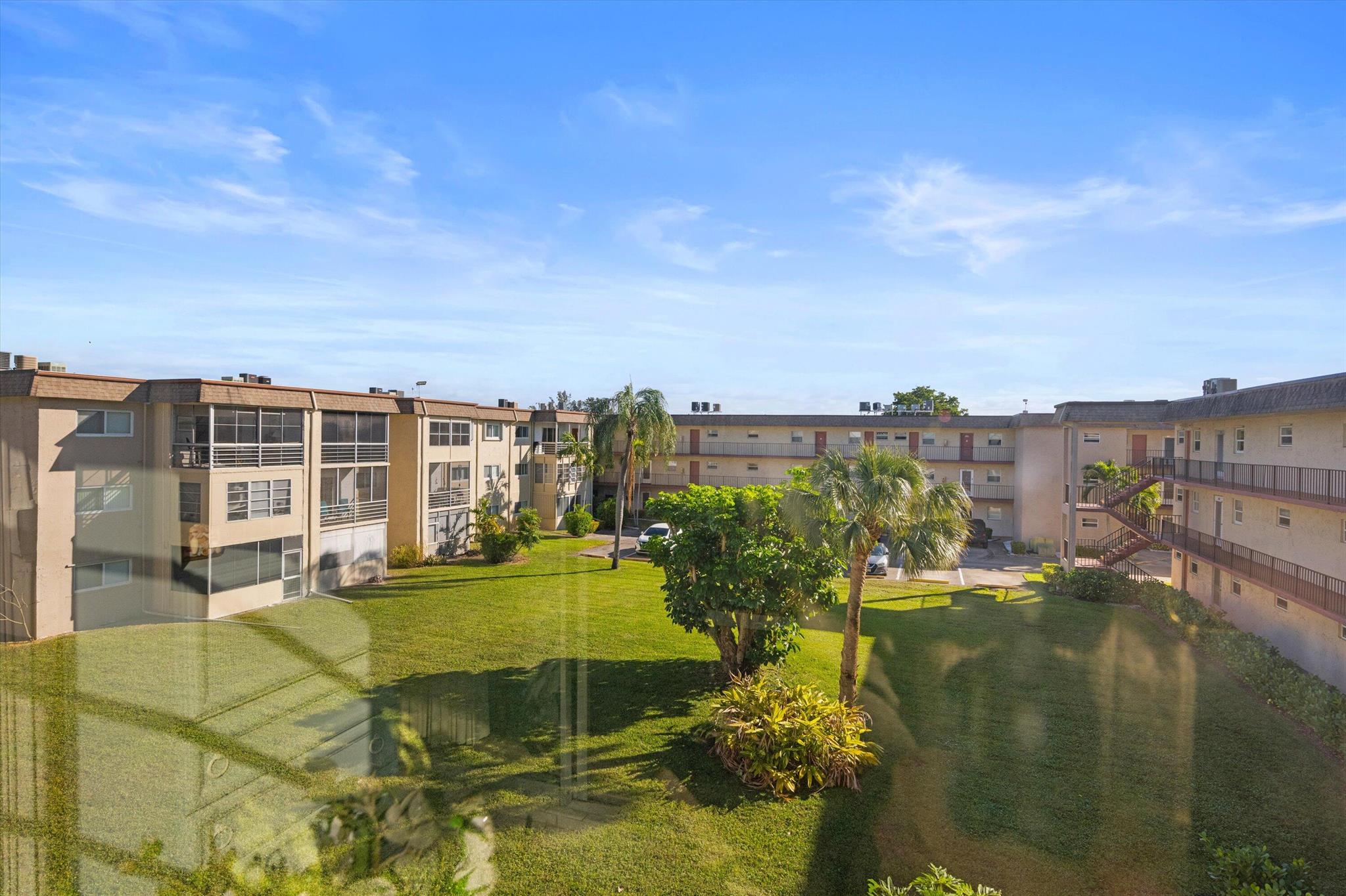 LAKESIDE VILLAGE COND NO 7 - Residential