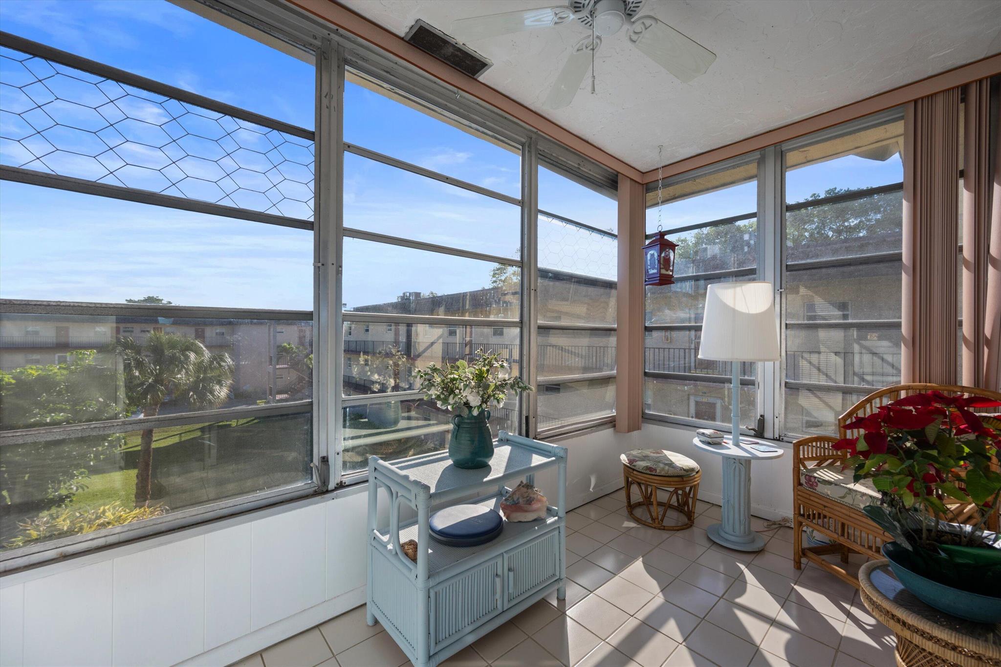 LAKESIDE VILLAGE COND NO 7 - Residential