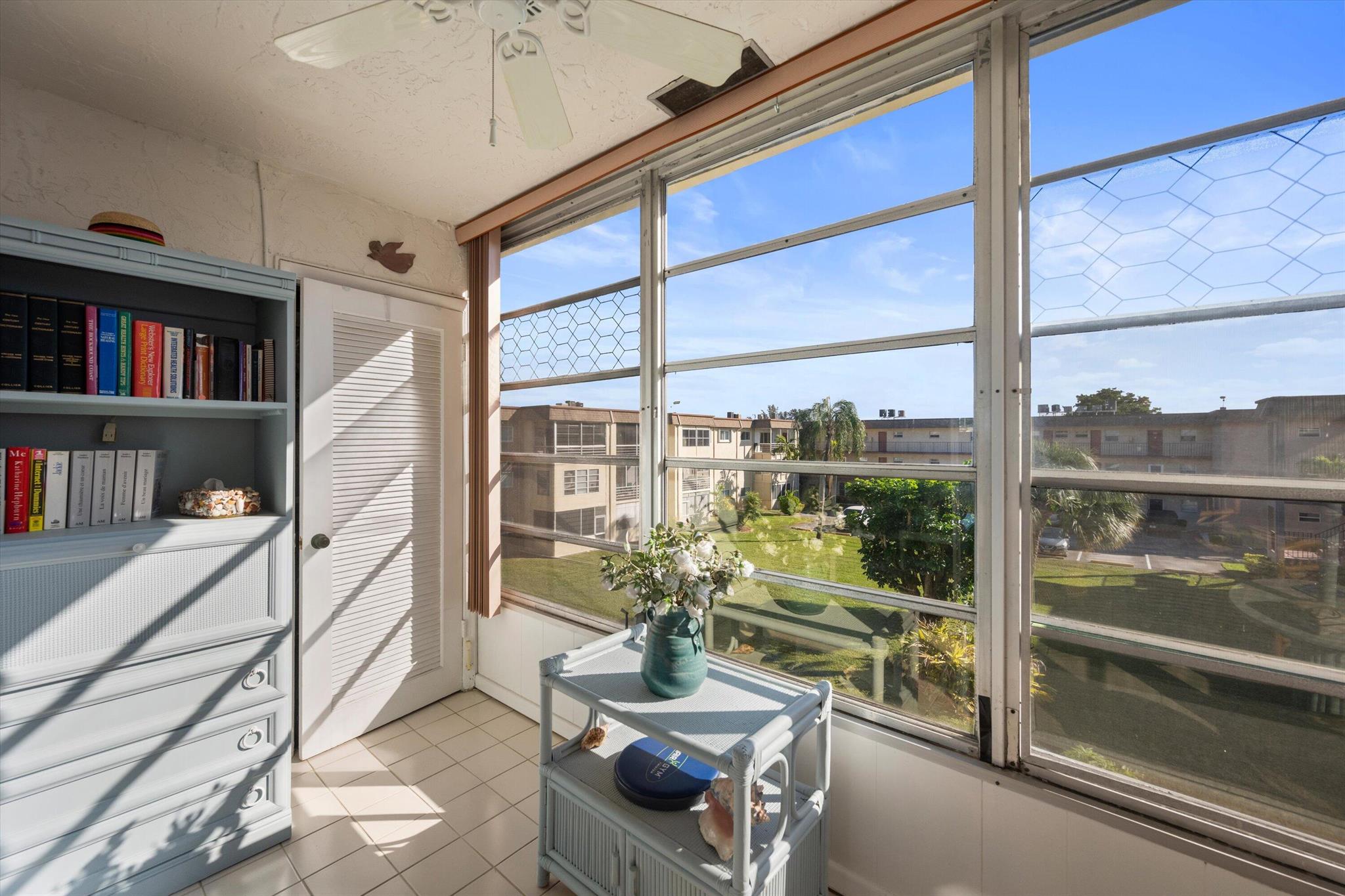 LAKESIDE VILLAGE COND NO 7 - Residential