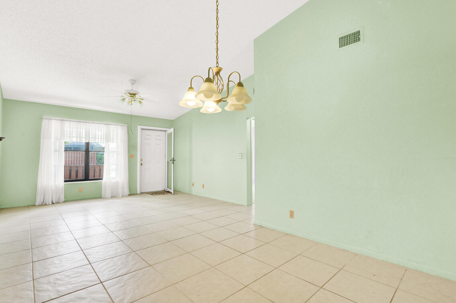 8091 SE Villa Circle