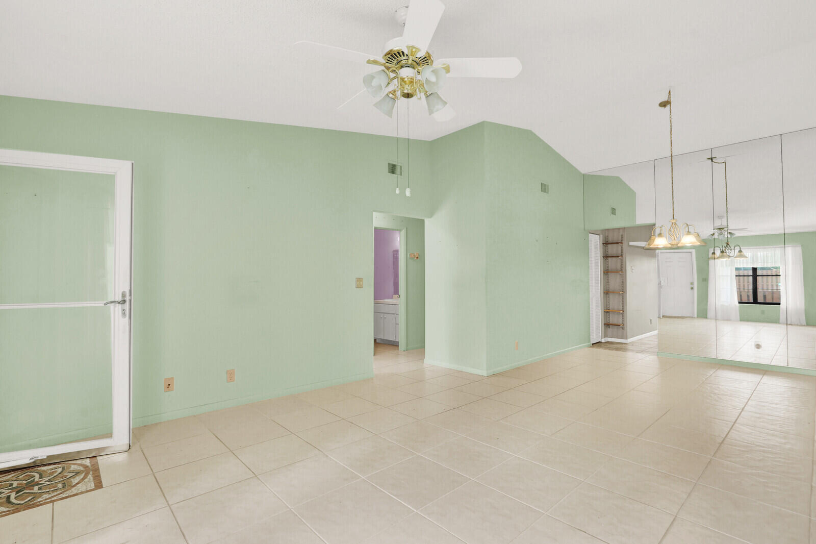 8091 SE Villa Circle